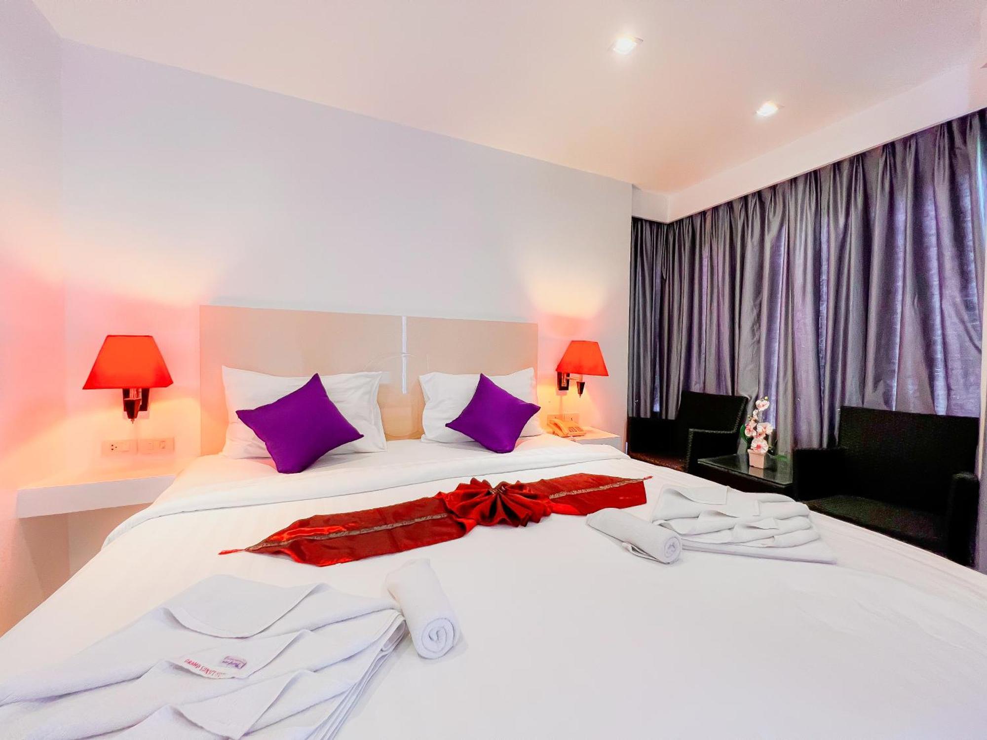 Grand Sunset Hotel Phuket Karon Extérieur photo
